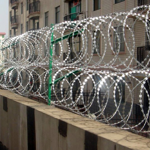 圍墻防盜鐵絲網(wǎng) 圍墻防盜鐵絲網(wǎng)