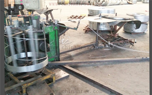 刀片刺繩沖壓過程 刀片刺繩沖壓過程